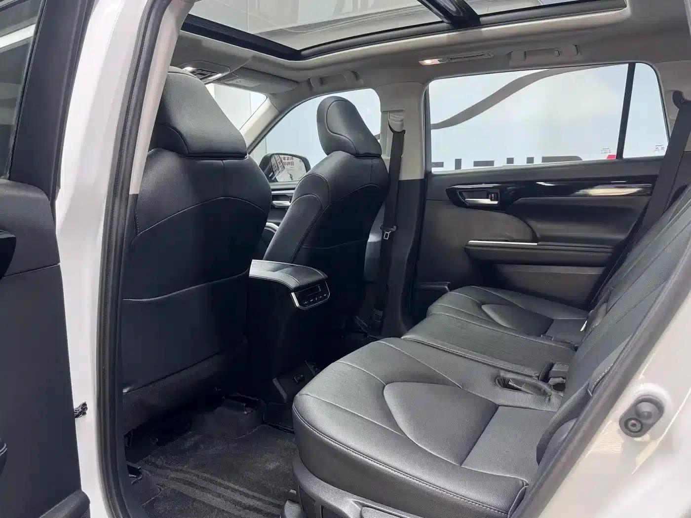 2023 Toyota Highlander 2.5L Intelligent Hybrid Dual-Motor AWD Luxury Edition 7-Seater — миниатюра 13
