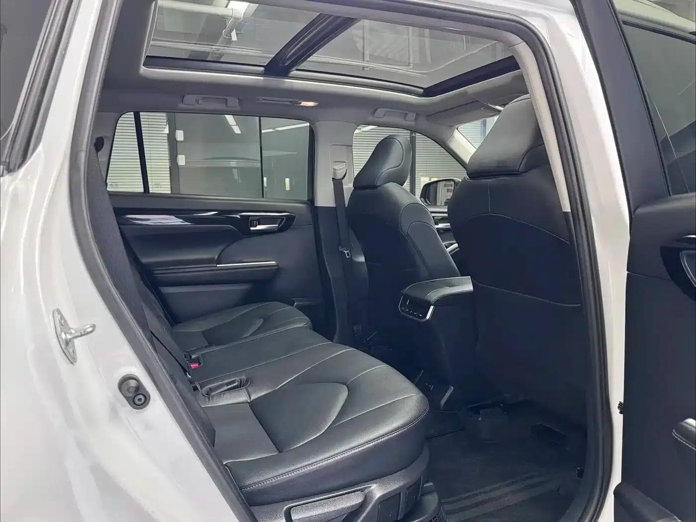 2023 Toyota Highlander 2.5L Intelligent Hybrid Dual-Motor AWD Luxury Edition 7-Seater — миниатюра 14