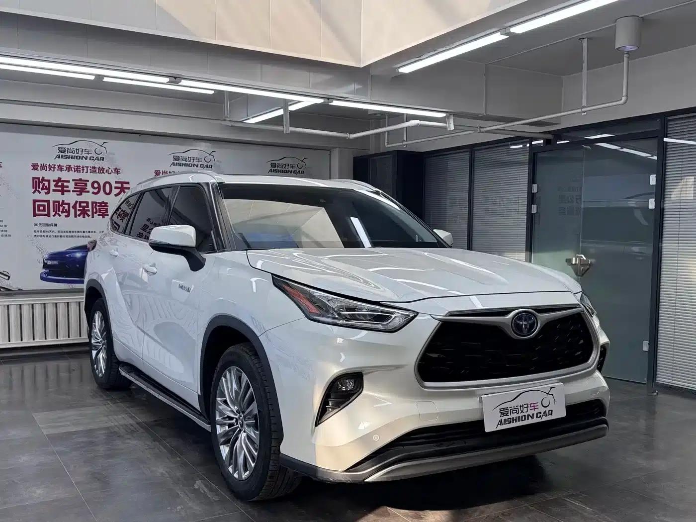 2023 Toyota Highlander 2.5L Intelligent Hybrid Dual-Motor AWD Luxury Edition 7-Seater — миниатюра 3