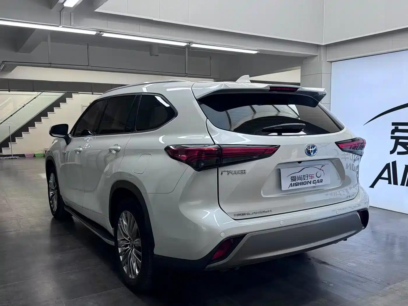 2023 Toyota Highlander 2.5L Intelligent Hybrid Dual-Motor AWD Luxury Edition 7-Seater — миниатюра 5