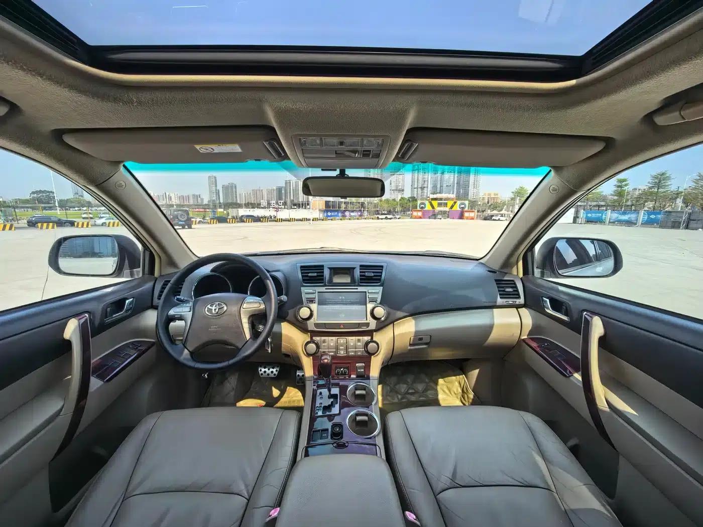 Highlander 2009 2.7L 2WD 7-seater Luxury Edition — миниатюра 12