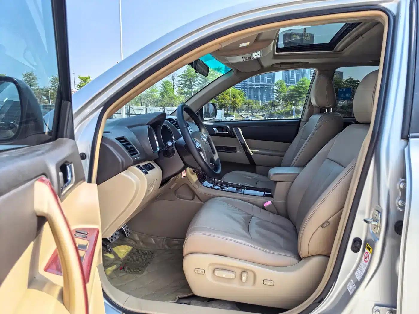 Highlander 2009 2.7L 2WD 7-seater Luxury Edition — миниатюра 5