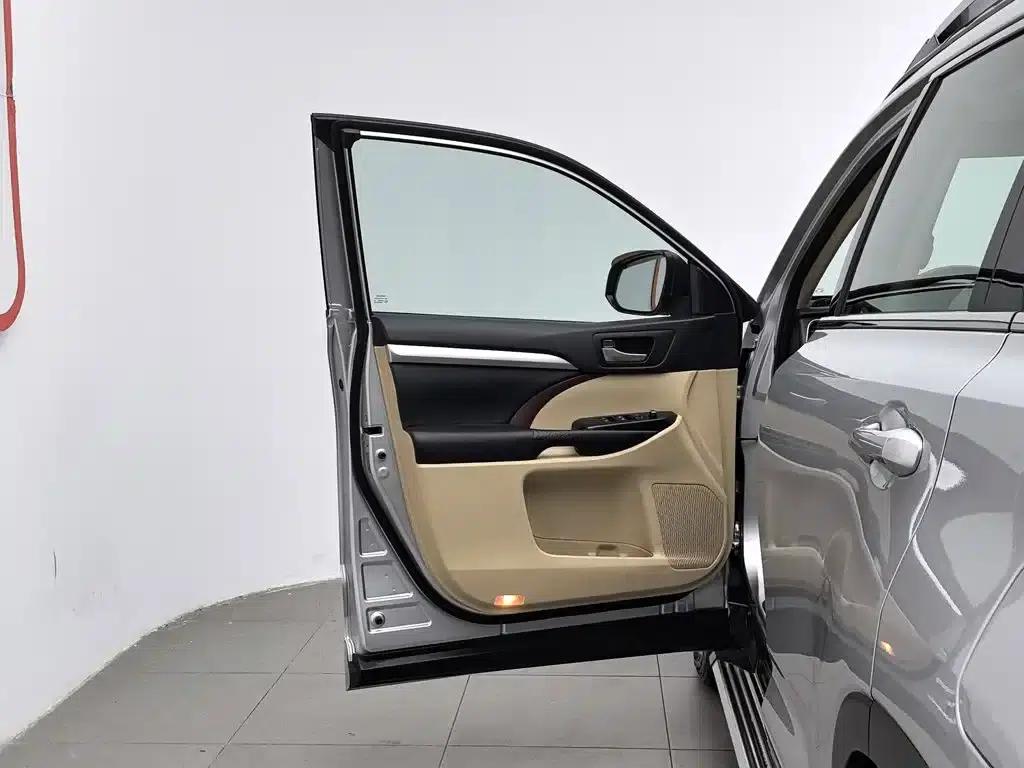 2017 Highlander 2.0T AWD Elite Edition 7-seater — миниатюра 8