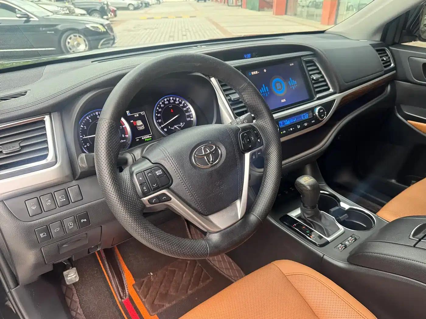Highlander 2020 2.0T AWD Millionth Anniversary Edition 7-Seater — миниатюра 11
