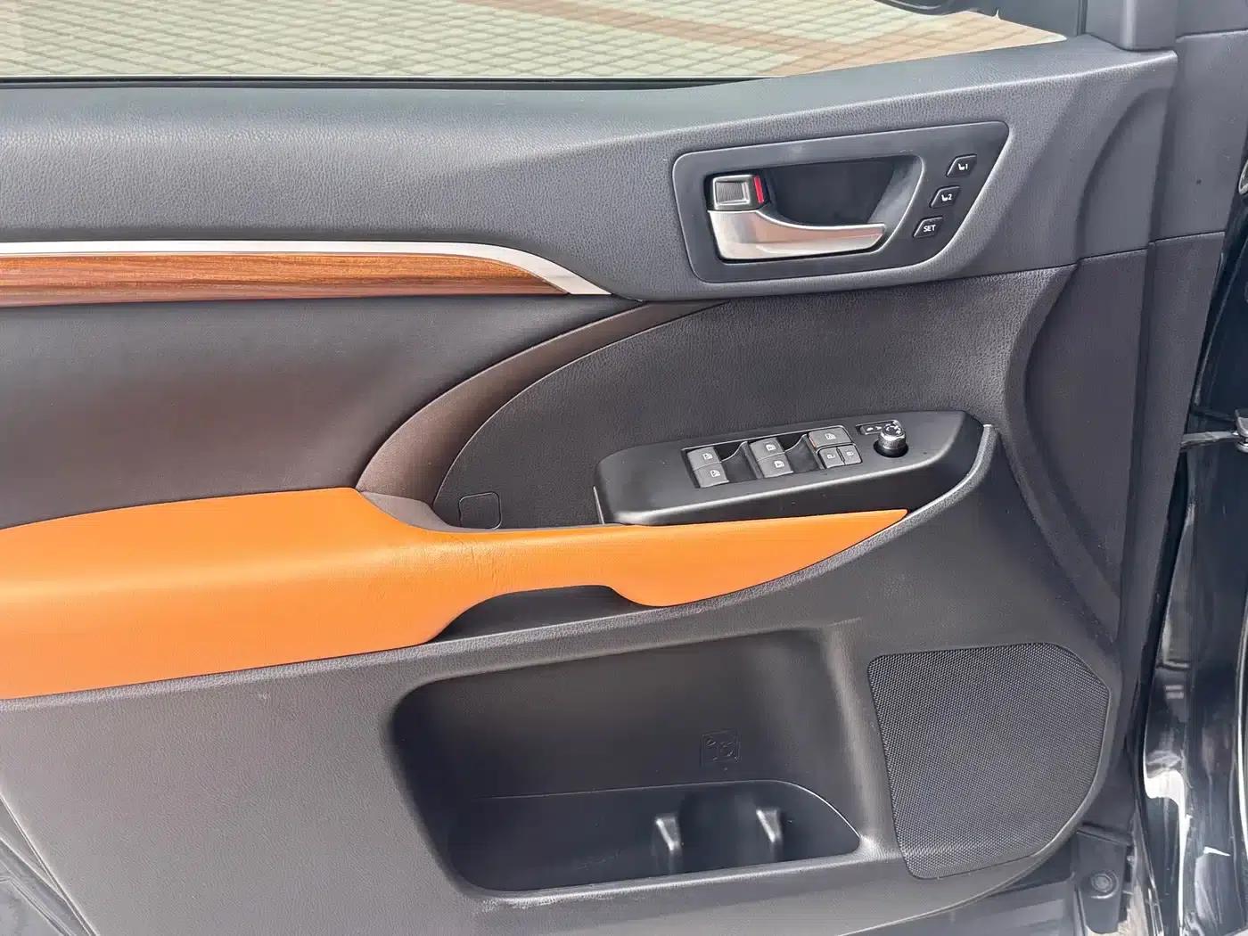 Highlander 2020 2.0T AWD Millionth Anniversary Edition 7-Seater — миниатюра 7