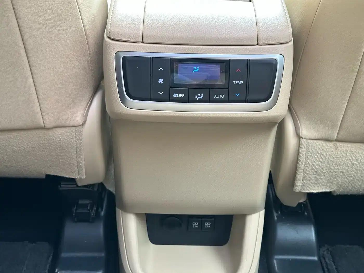 2018 Toyota Highlander 2.0T 4WD Premium Edition 7-seater (China VI Emission Standard) — миниатюра 11