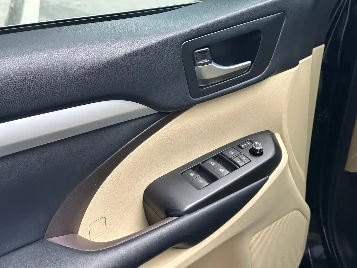 2018 Toyota Highlander 2.0T 4WD Premium Edition 7-seater (China VI Emission Standard) — миниатюра 24