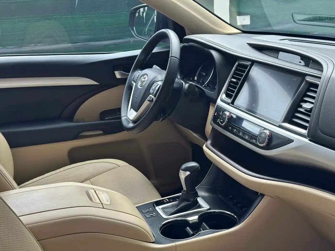 2018 Toyota Highlander 2.0T 4WD Premium Edition 7-seater (China VI Emission Standard) — миниатюра 28
