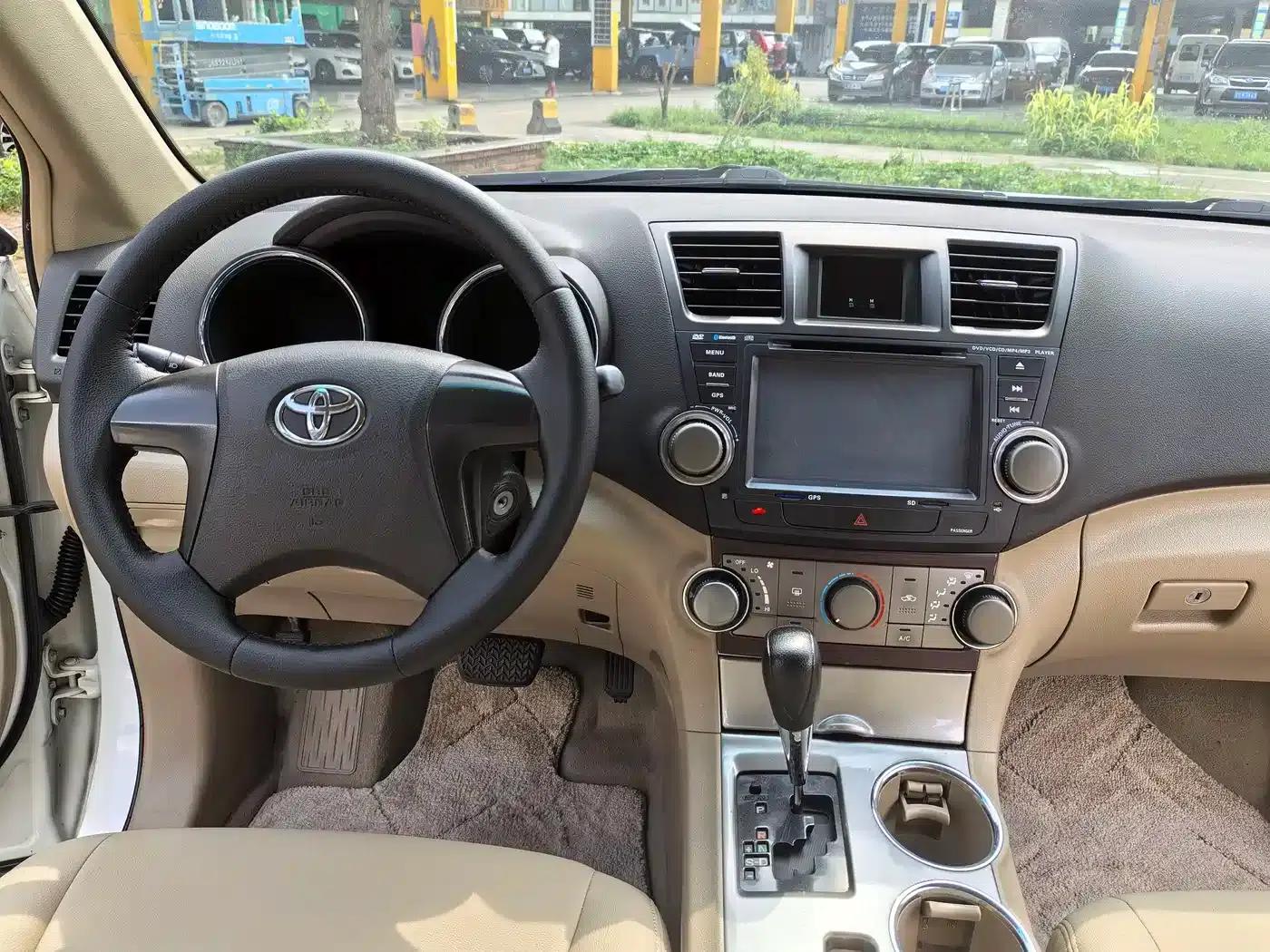 2012 Highlander 2.7L 2WD 7-seater Elite Edition — миниатюра 8