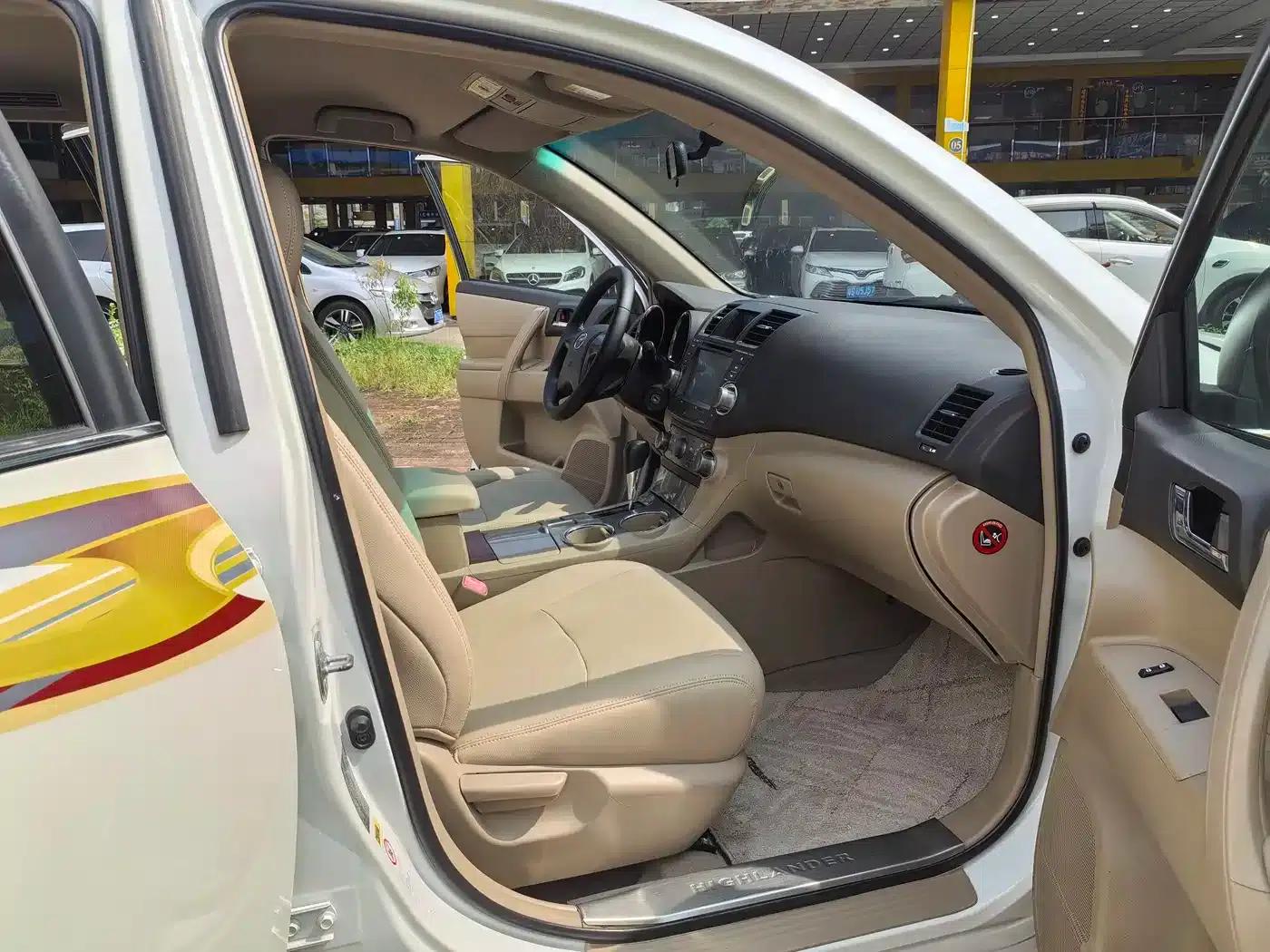 2012 Highlander 2.7L 2WD 7-seater Elite Edition — миниатюра 9