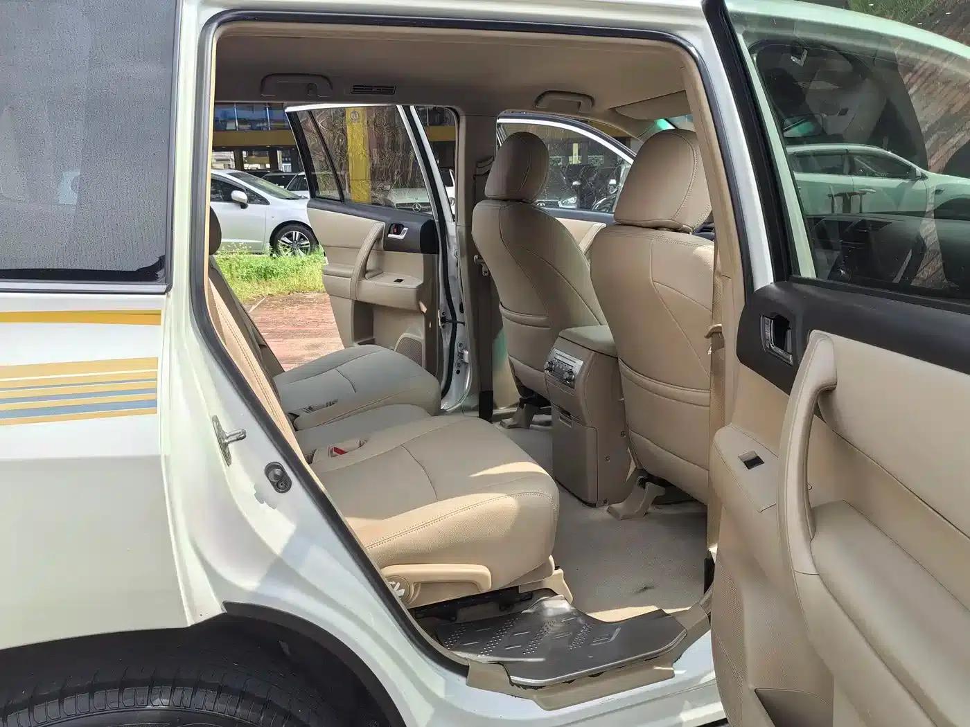 2012 Highlander 2.7L 2WD 7-seater Elite Edition — миниатюра 10