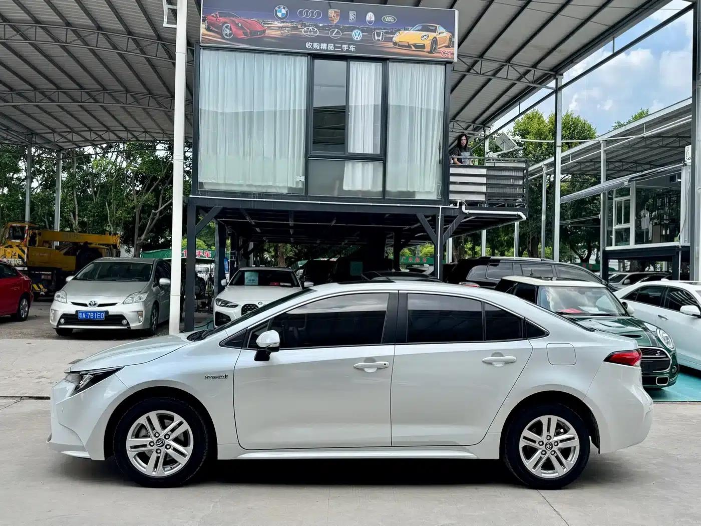 Levin 2021 Hybrid 1.8H E-CVT Luxury Edition — миниатюра 16