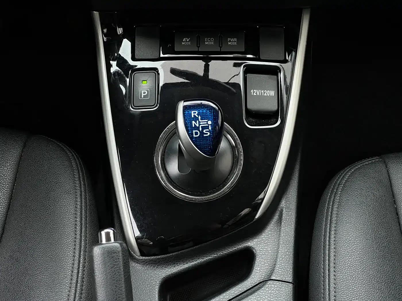2016 Toyota Corolla Hybrid 1.8H GS E-CVT Elite Sunroof Edition — миниатюра 13
