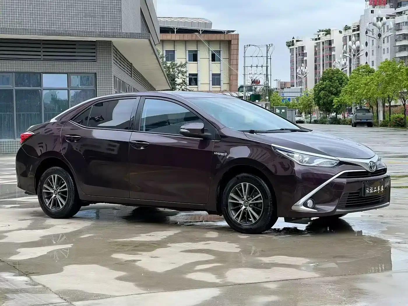 2016 Toyota Corolla Hybrid 1.8H GS E-CVT Elite Sunroof Edition — миниатюра 3
