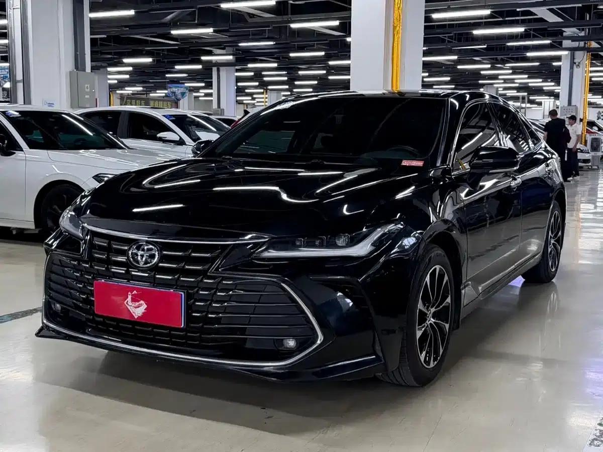 2022 Toyota Avalon 2.0L Luxury Edition — миниатюра 1