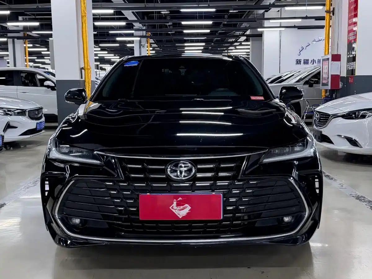 2022 Toyota Avalon 2.0L Luxury Edition — миниатюра 3