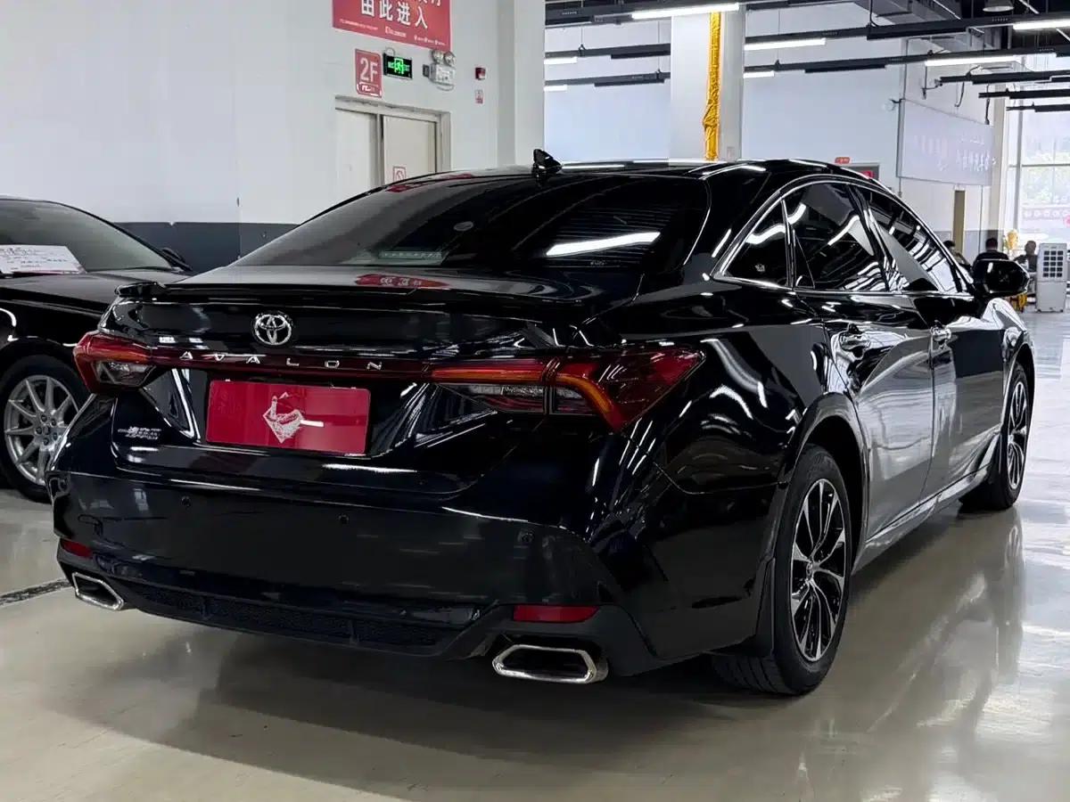 2022 Toyota Avalon 2.0L Luxury Edition — миниатюра 9