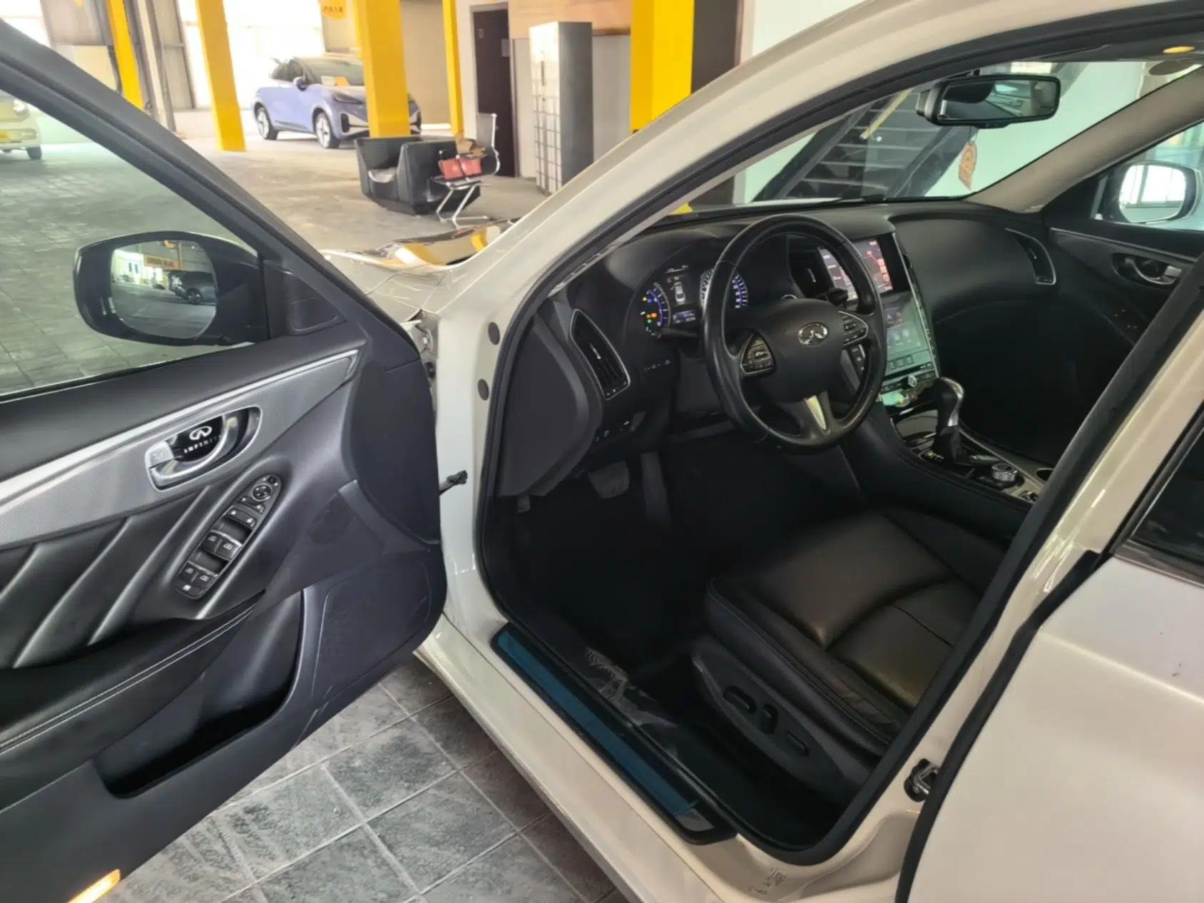 Infiniti Q50L 2016 2.0T Ambition Edition — миниатюра 26