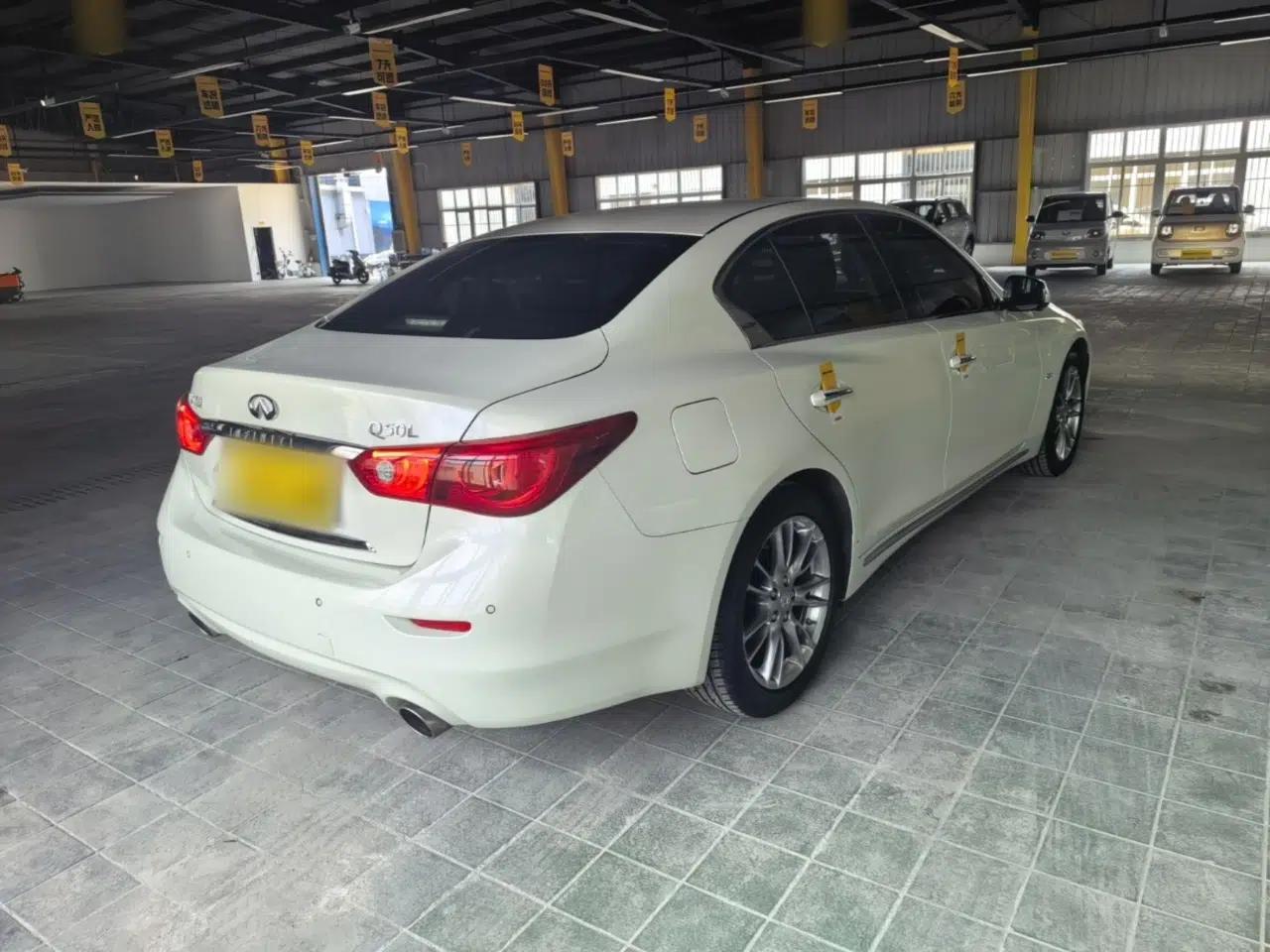 Infiniti Q50L 2016 2.0T Ambition Edition — миниатюра 6