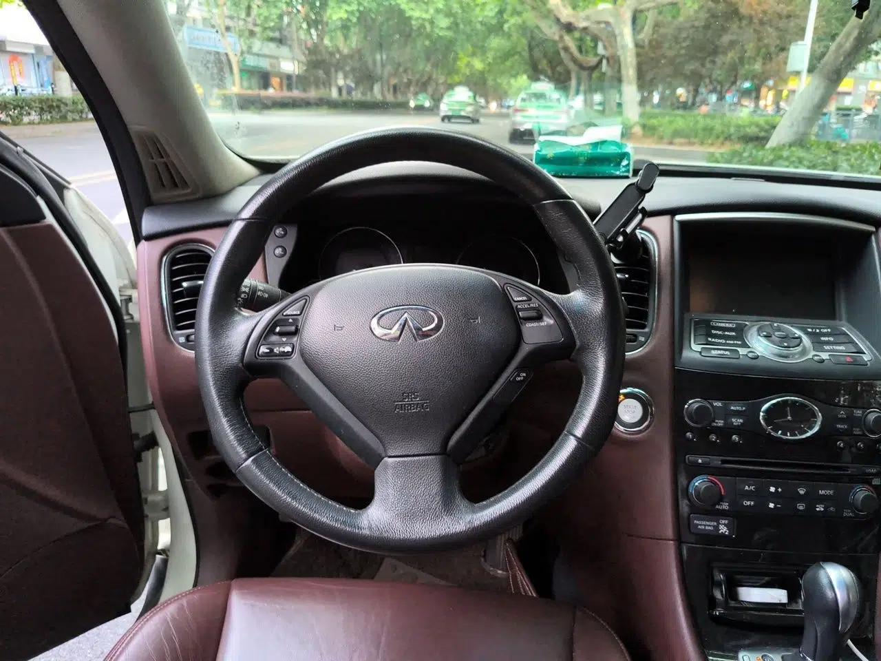 Infiniti QX50 2013 2.5L Two-Wheel-Drive Elegant Edition — миниатюра 10