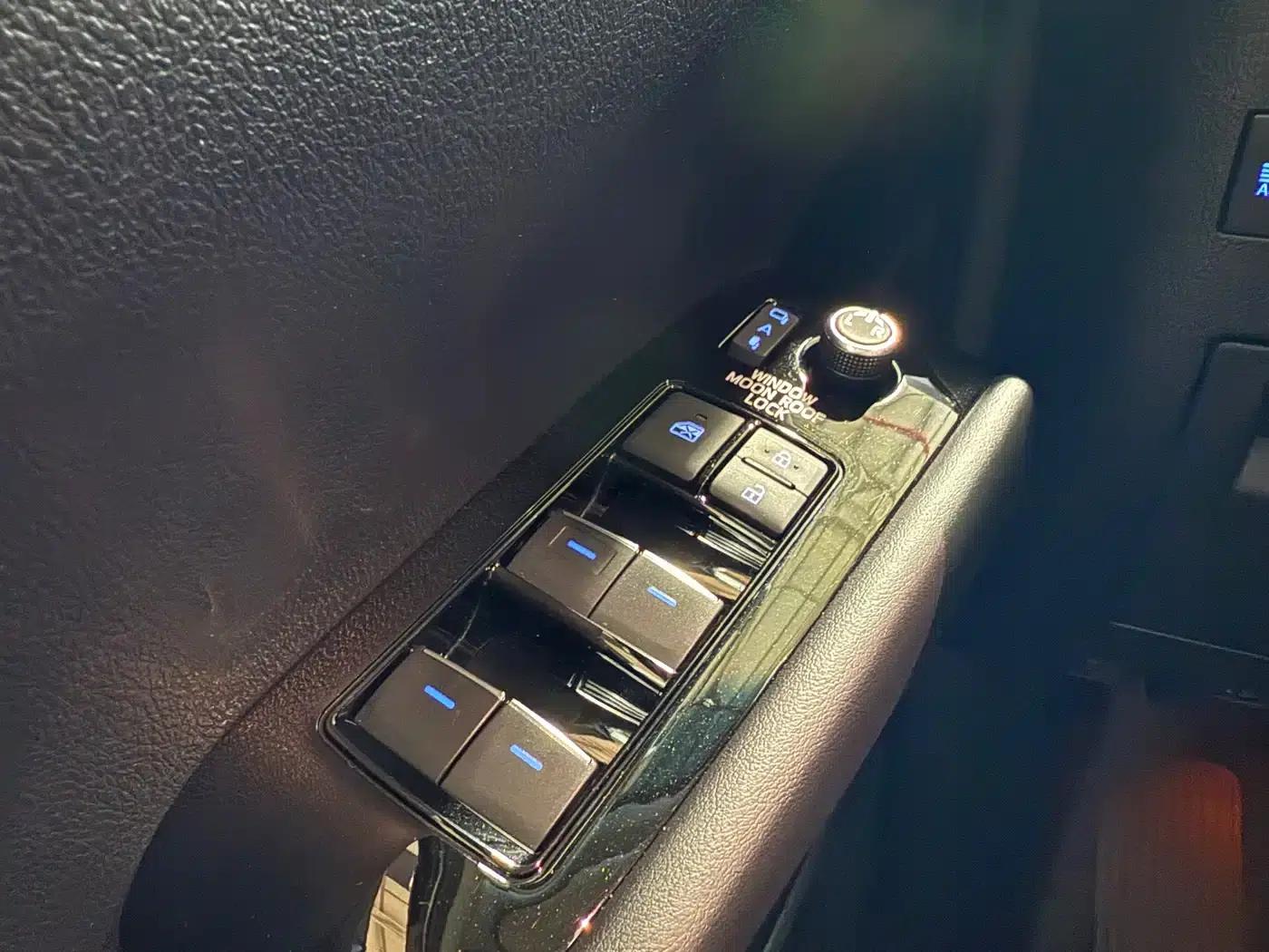 2023 Alphard Crown Hybrid 2.5L HV Luxury Edition — миниатюра 16