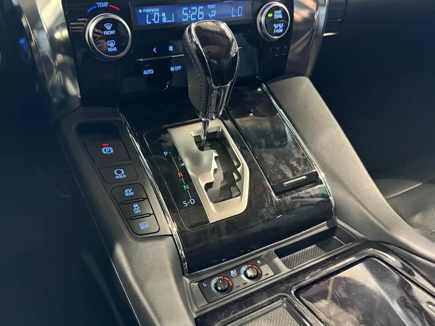 2023 Alphard Crown Hybrid 2.5L HV Luxury Edition — миниатюра 17