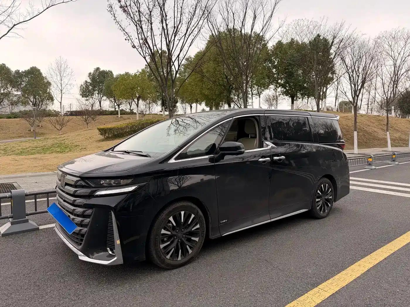 2024 Alphard Crown Hybrid 2.5L Supreme Executive Edition — миниатюра 2