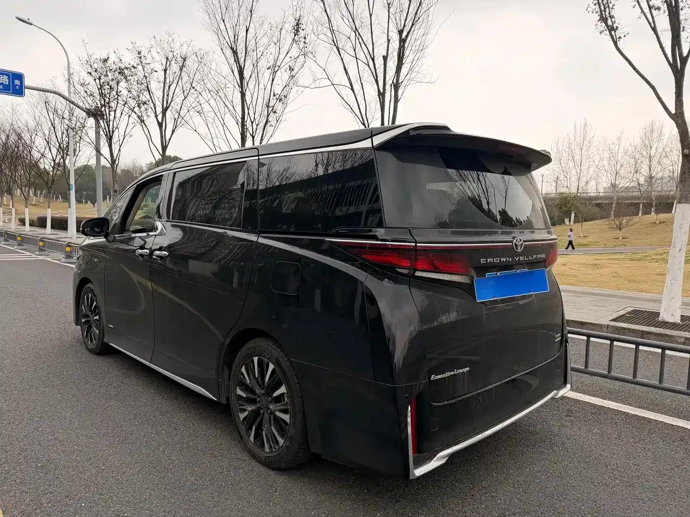 2024 Alphard Crown Hybrid 2.5L Supreme Executive Edition — миниатюра 5