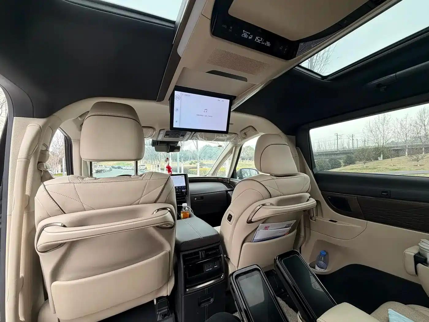 2024 Alphard Crown Hybrid 2.5L Supreme Executive Edition — миниатюра 6
