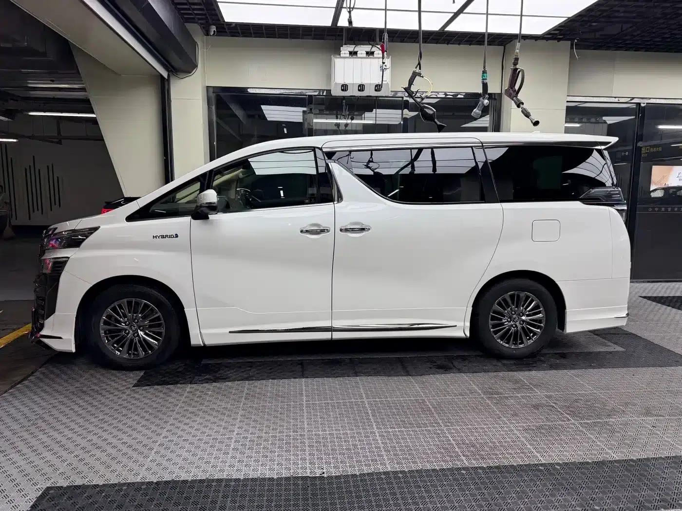 2020 Alphard Hybrid 2.5L HV Premium Edition — миниатюра 2