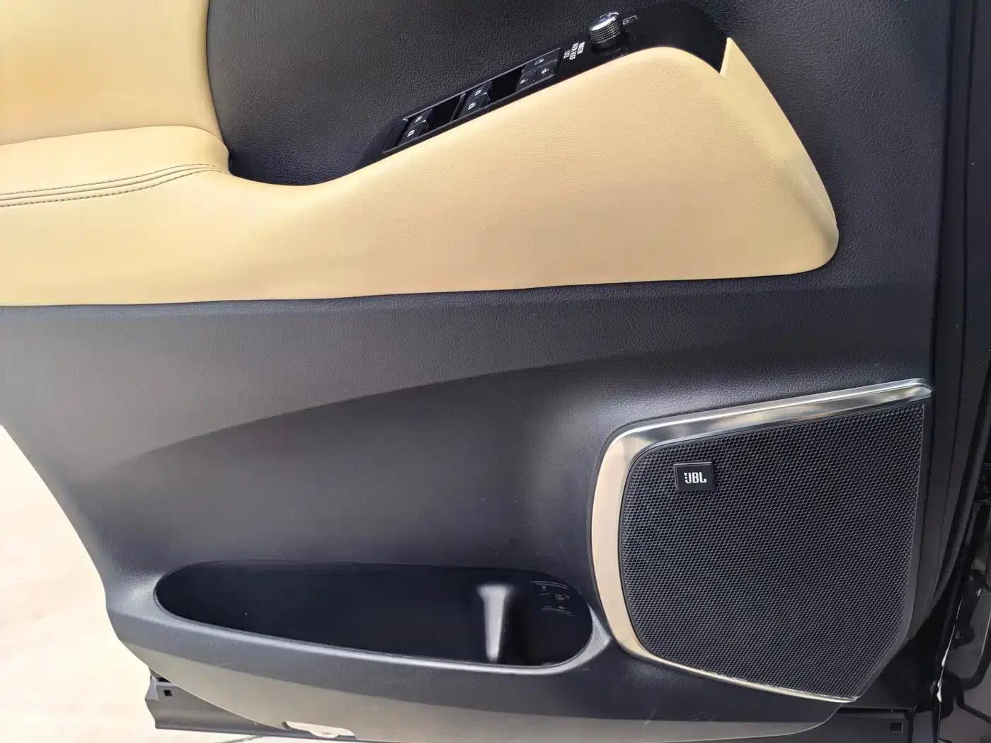 2019 Alphard Hybrid 2.5L HV Premium Edition — миниатюра 14