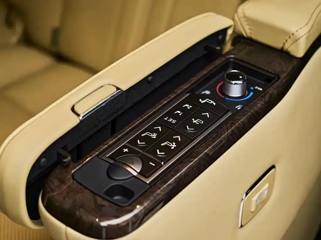 2021 Alphard Crown Hybrid 2.5L HV Premium Edition — миниатюра 17