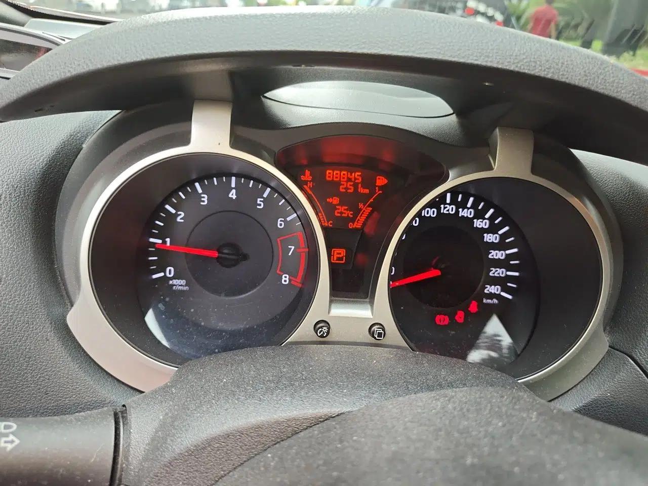 Infiniti ESQ 2014 1.6L Spontaneous Edition — миниатюра 11
