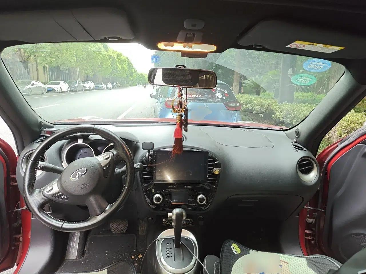 Infiniti ESQ 2014 1.6L Spontaneous Edition — миниатюра 9