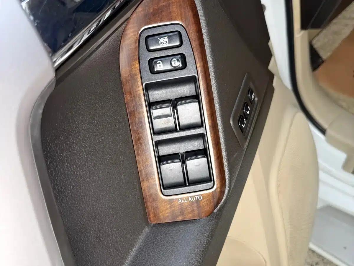 2010 Prado 4.0L Automatic VX — миниатюра 11