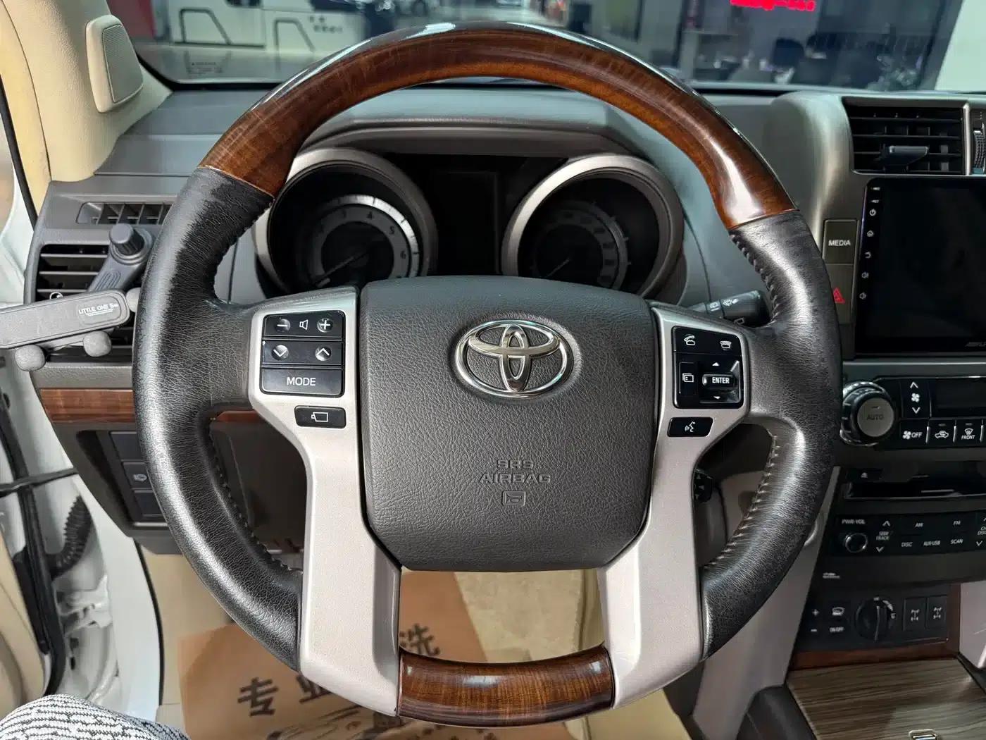 2010 Prado 4.0L Automatic VX — миниатюра 16