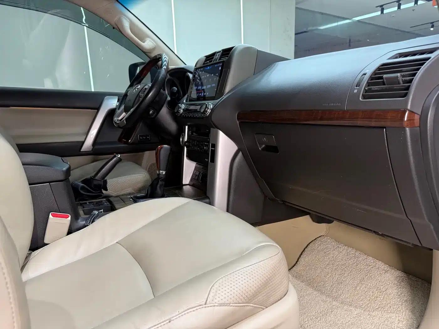 2010 Prado 4.0L Automatic VX — миниатюра 29