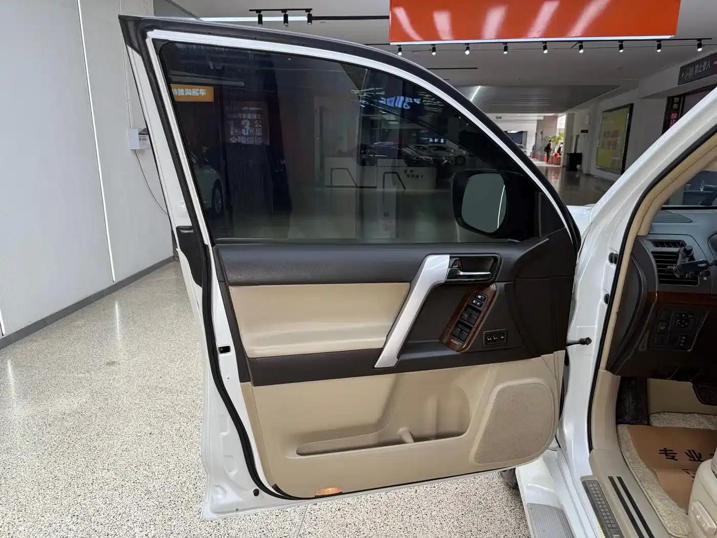 2010 Prado 4.0L Automatic VX — миниатюра 10