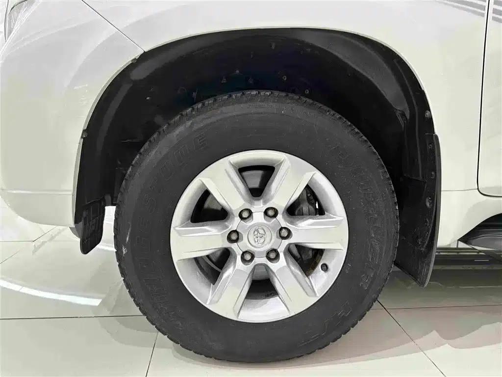 2016 Prado 2.7L Automatic Standard Edition — миниатюра 4