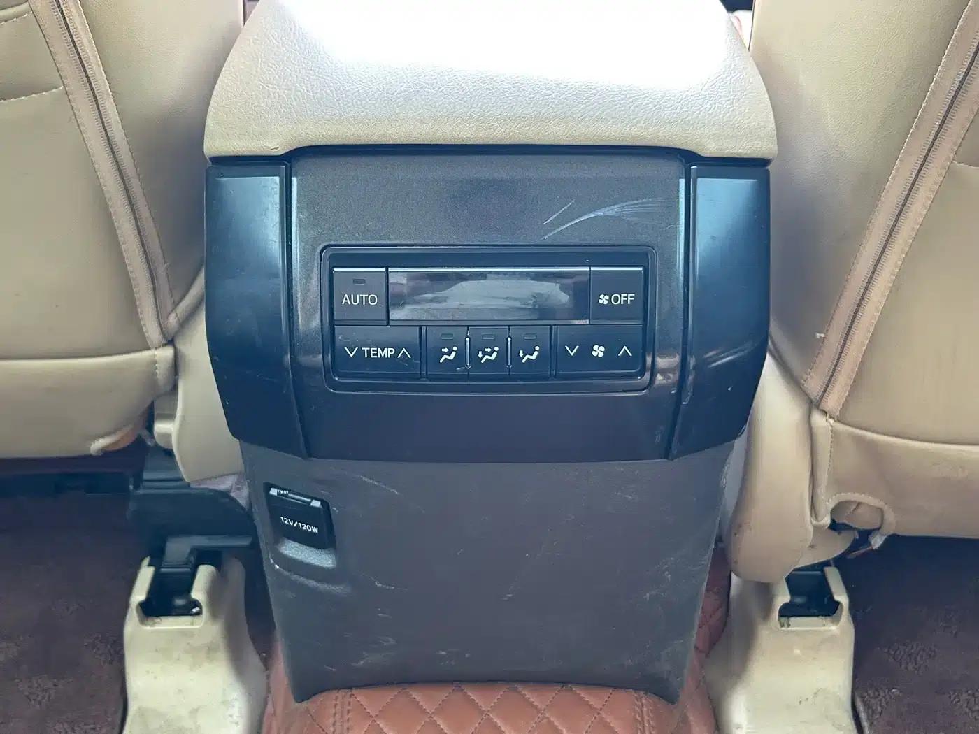 2016 Prado 2.7L Automatic Luxury Edition — миниатюра 11