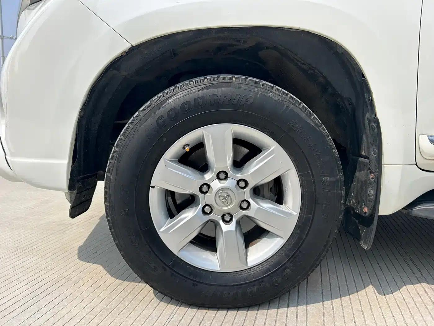 2016 Prado 2.7L Automatic Luxury Edition — миниатюра 4