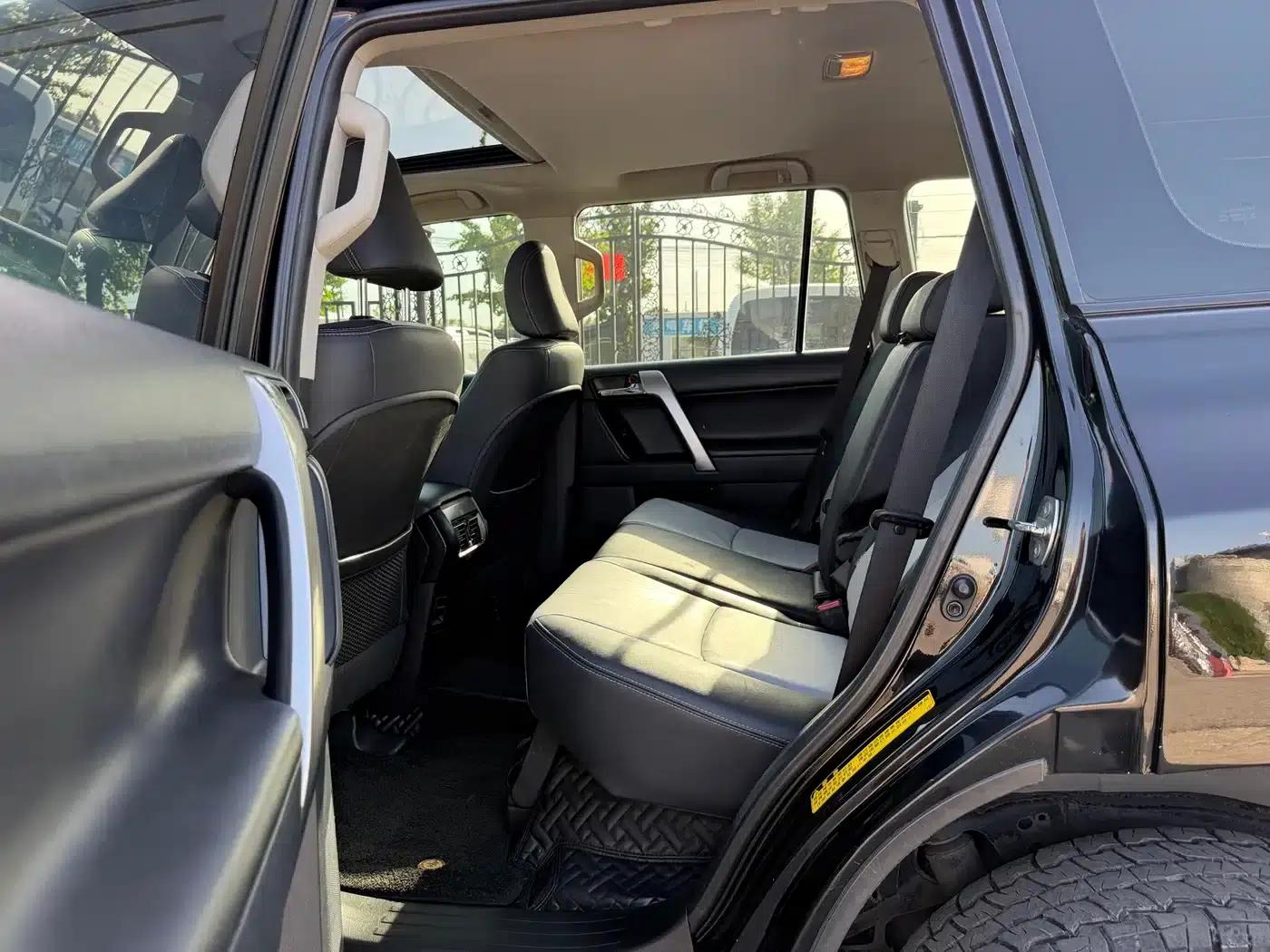 2014 Prado 4.0L Automatic TX-L — миниатюра 17