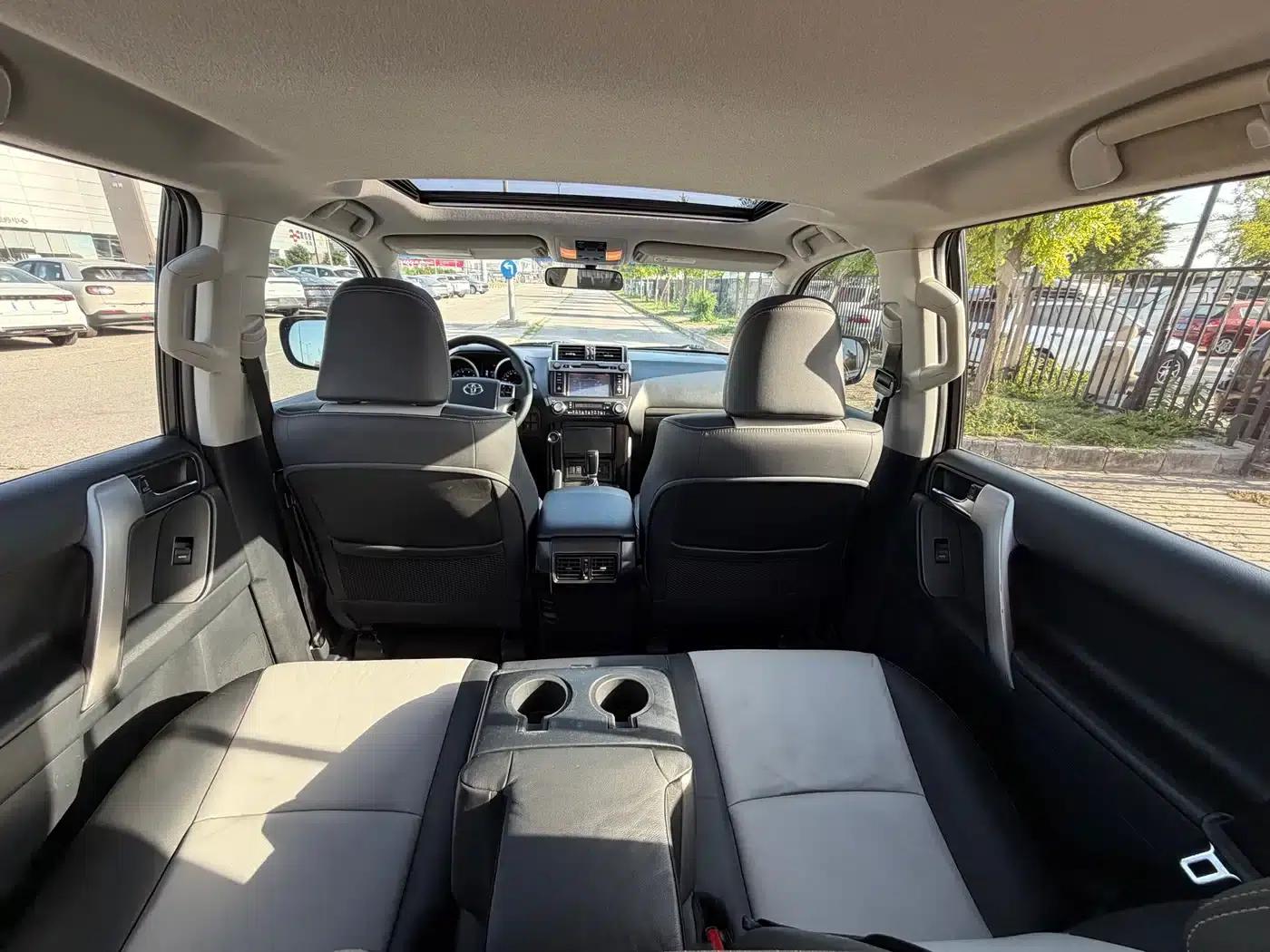 2014 Prado 4.0L Automatic TX-L — миниатюра 27