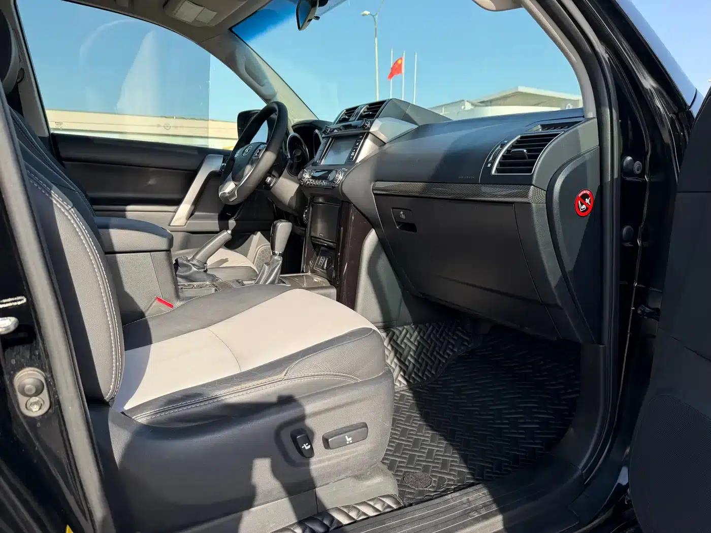2014 Prado 4.0L Automatic TX-L — миниатюра 31
