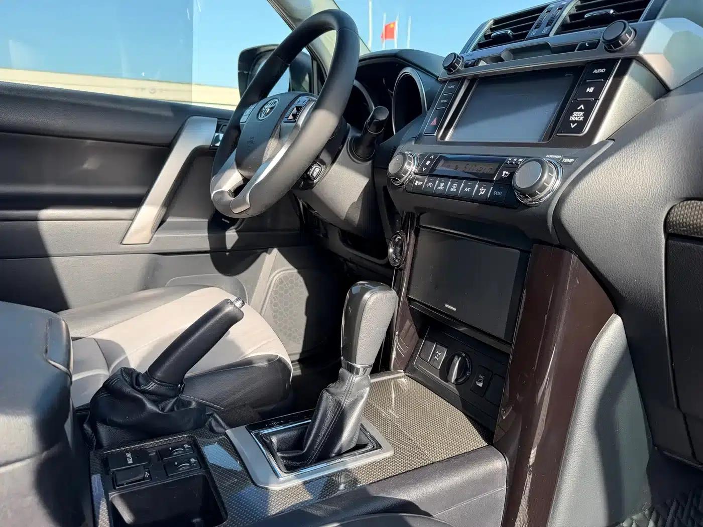 2014 Prado 4.0L Automatic TX-L — миниатюра 32