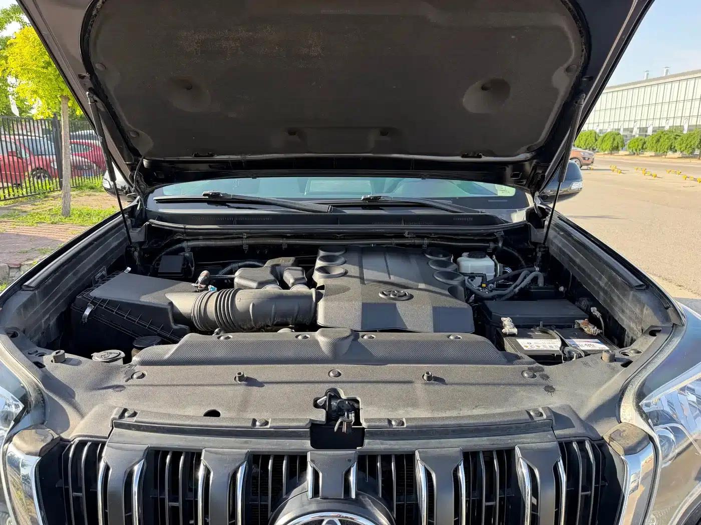 2014 Prado 4.0L Automatic TX-L — миниатюра 38