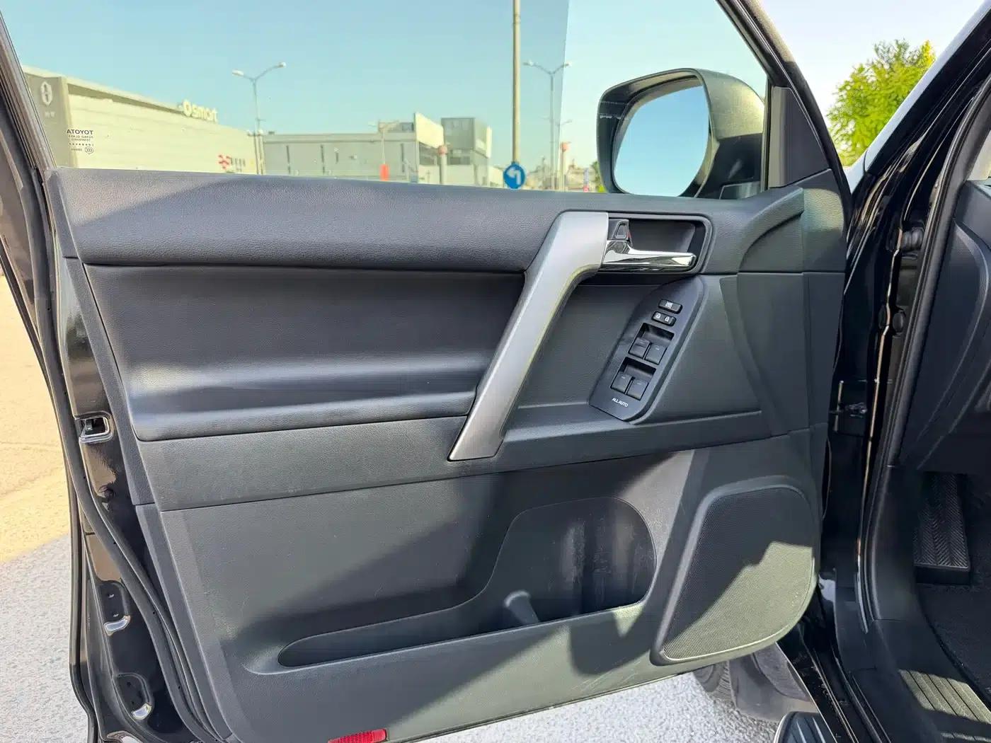 2014 Prado 4.0L Automatic TX-L — миниатюра 10