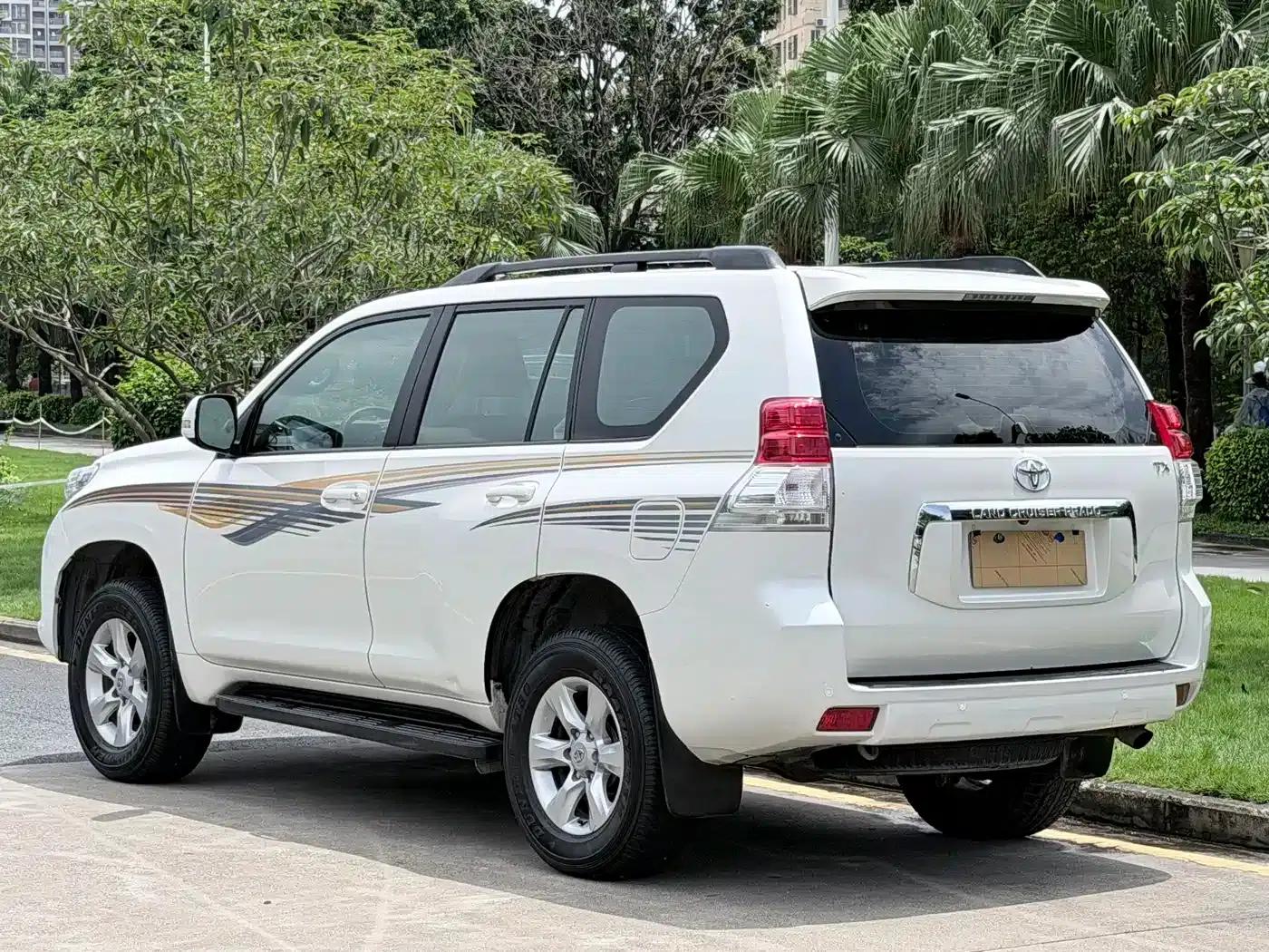 2010 Prado Imported Model 2.7L Automatic Luxury Edition — миниатюра 3