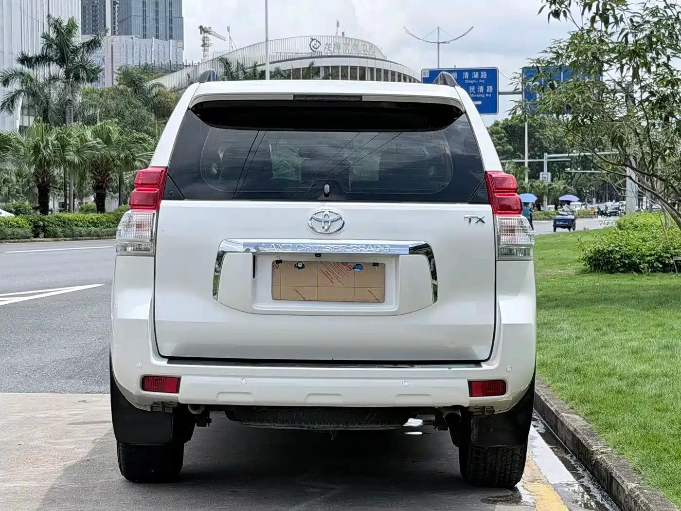 2010 Prado Imported Model 2.7L Automatic Luxury Edition — миниатюра 4