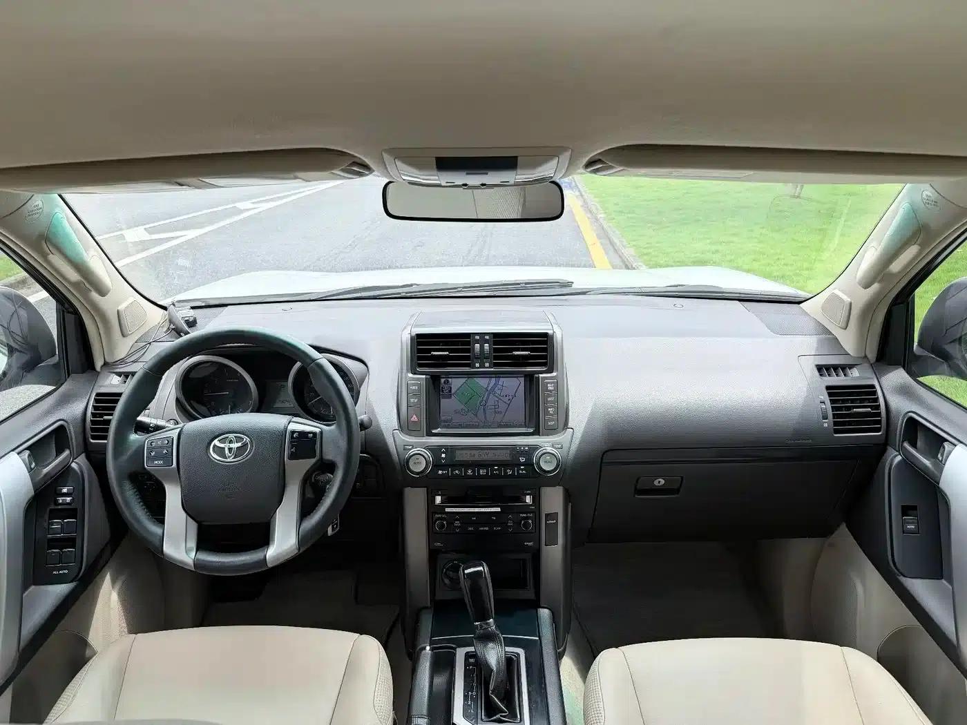 2010 Prado Imported Model 2.7L Automatic Luxury Edition — миниатюра 9